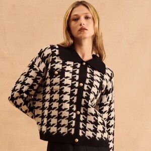 NWT The Edward in Oxford Evening
John and Jenn Cardigan Size M